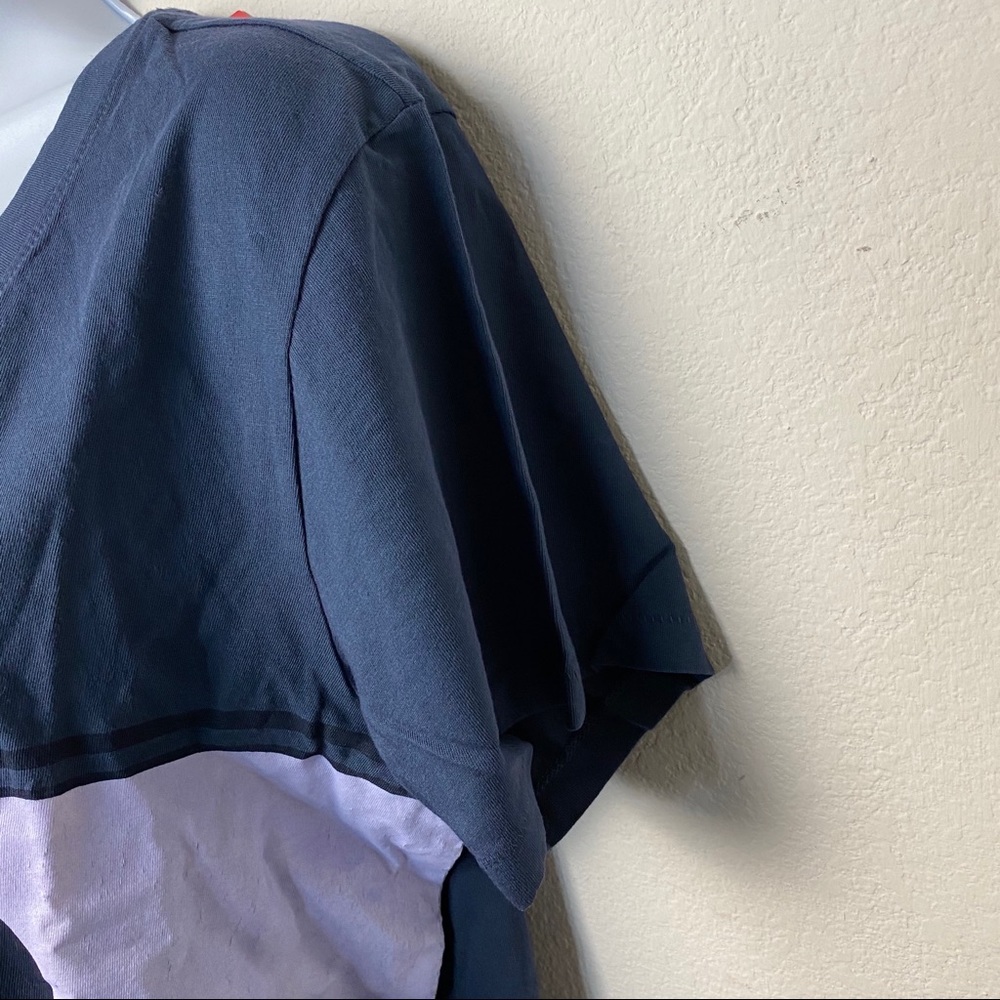 The North Face Women’s V Neck Tee Shirt - Picture 5 of 7